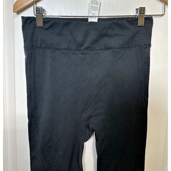 Fabletics Perforated High Waisted Leggings.. Seamless🩶 Charcoal Gray Size M - Picture 7 of 12